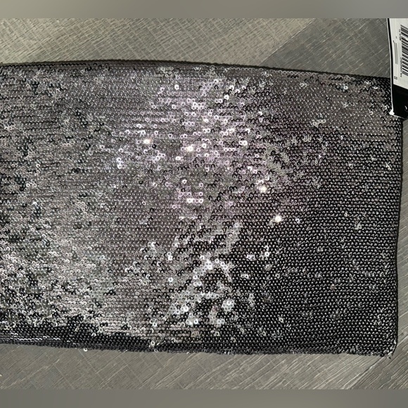 NWT BCBG MaxAzria Silver Sequined Envelope Clutch - Picture 2 of 8